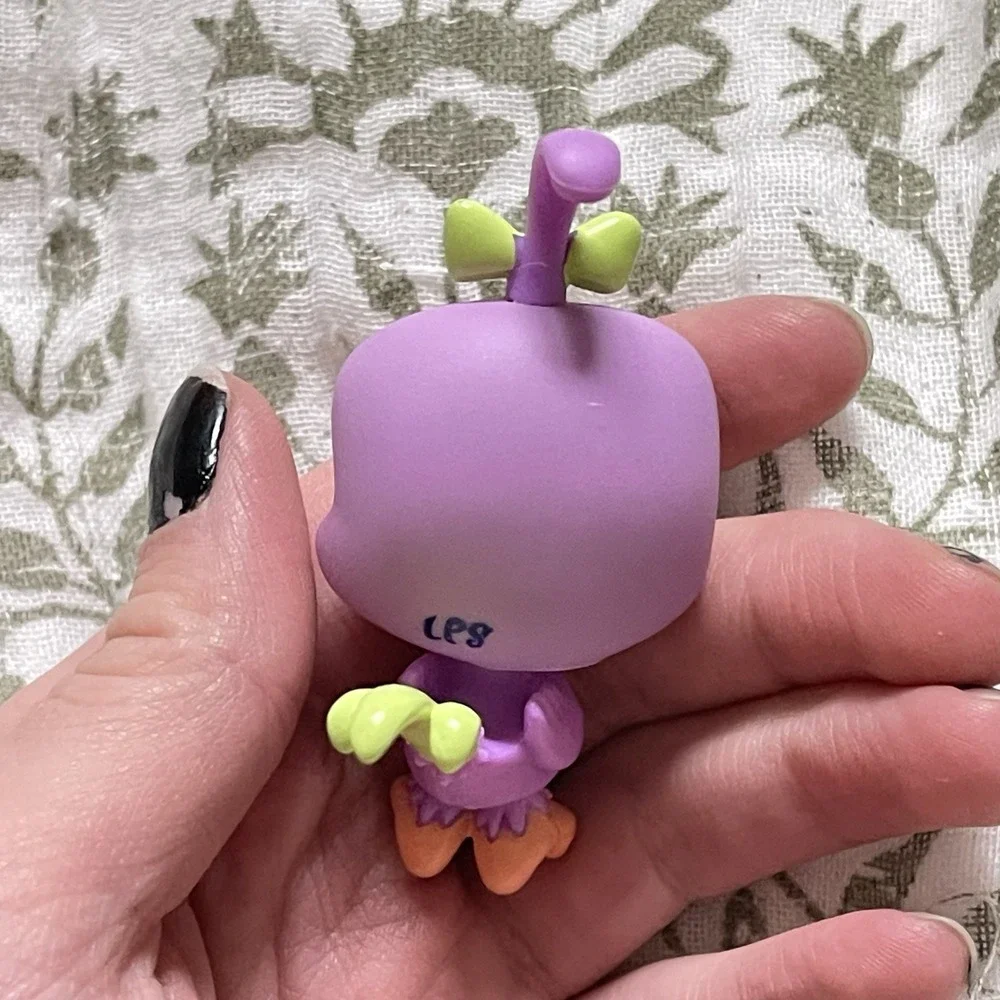 Littlest Pet Shop Bird Hasbro Quail Purple #‎ 2639 with blue eyes LPS Bird